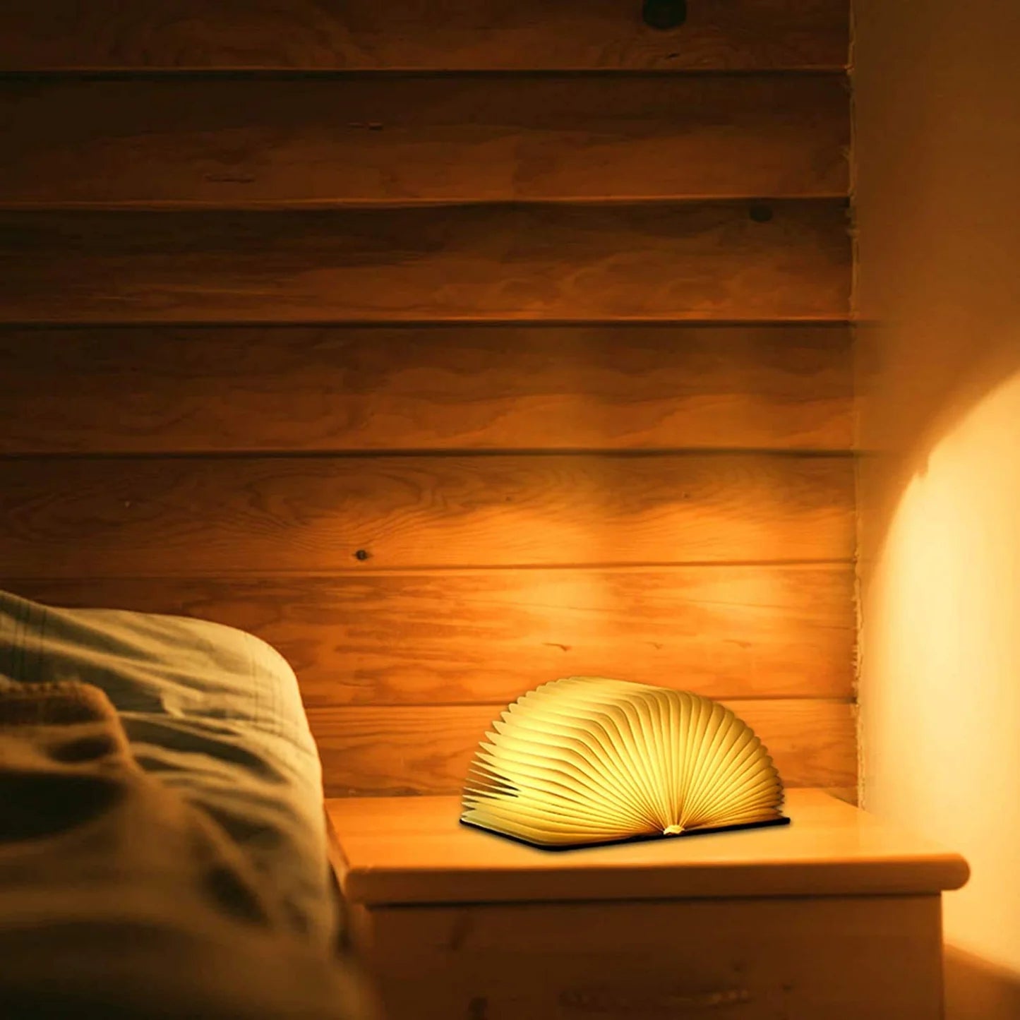 Lampa u Obliku Knjige