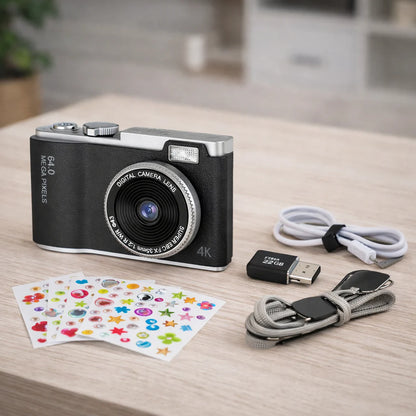 Digitalni Retro Fotoaparat iz 2000-ih