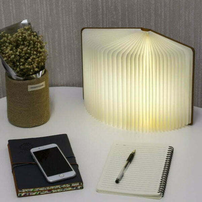 Lampa u Obliku Knjige